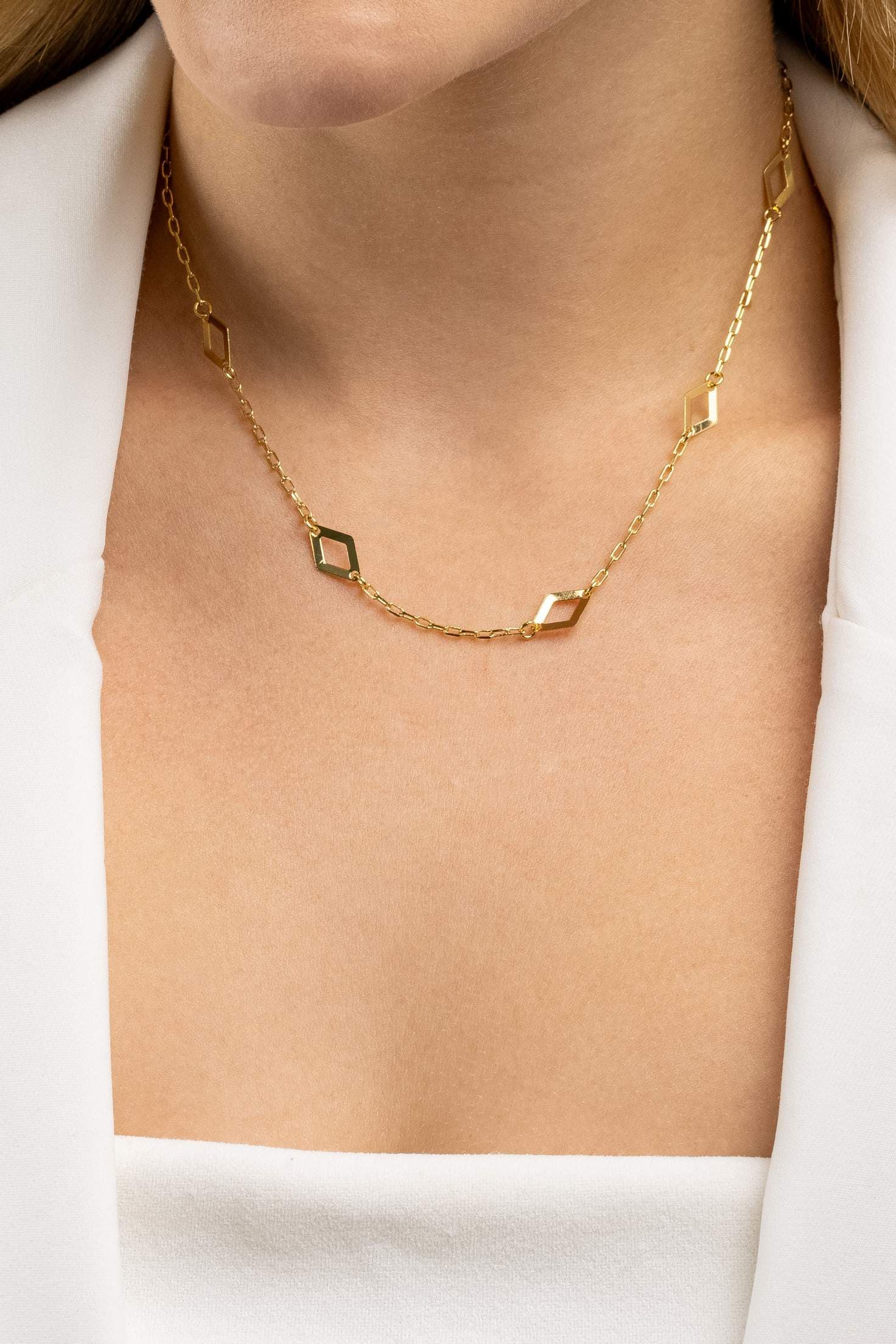 COLAR CHOKER ELO CADEADO ALONGADO TRIÂNGULO VAZADO 35CM PESARO — foto 2